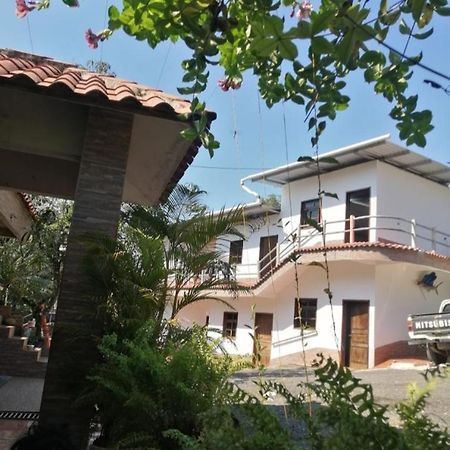 Hotel El Pez Dorado نهر دولسي المظهر الخارجي الصورة