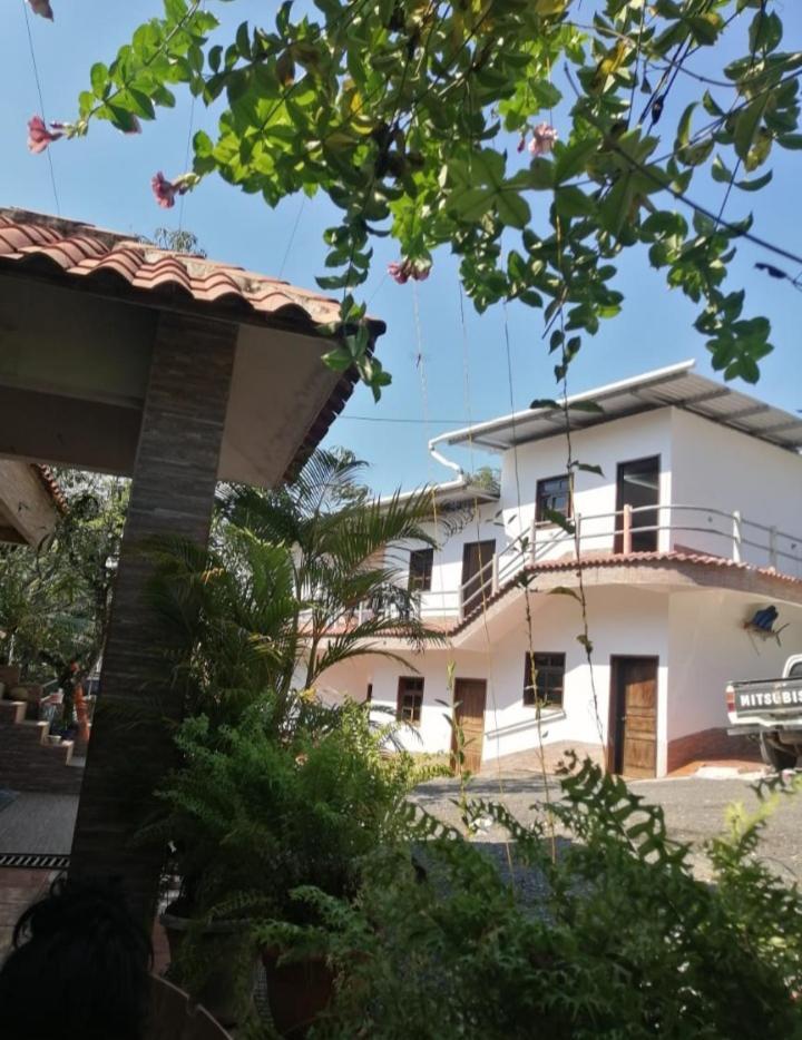 Hotel El Pez Dorado نهر دولسي المظهر الخارجي الصورة