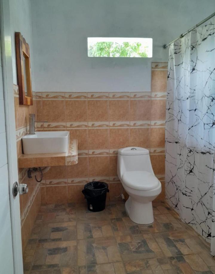 Hotel El Pez Dorado نهر دولسي المظهر الخارجي الصورة