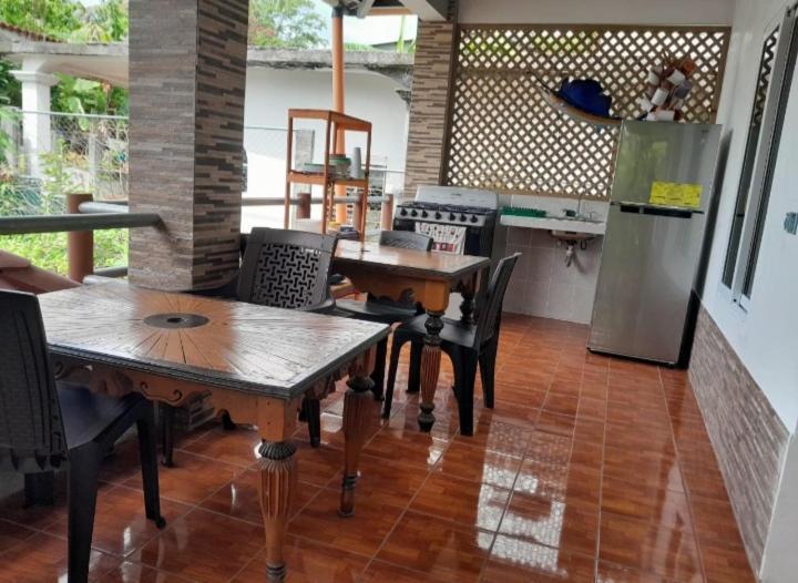 Hotel El Pez Dorado نهر دولسي المظهر الخارجي الصورة